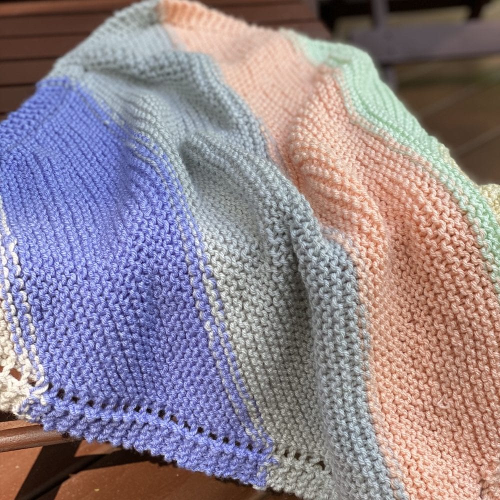 Knitting the Crosswise Stroller Baby Blanket | candyloucreations knitting