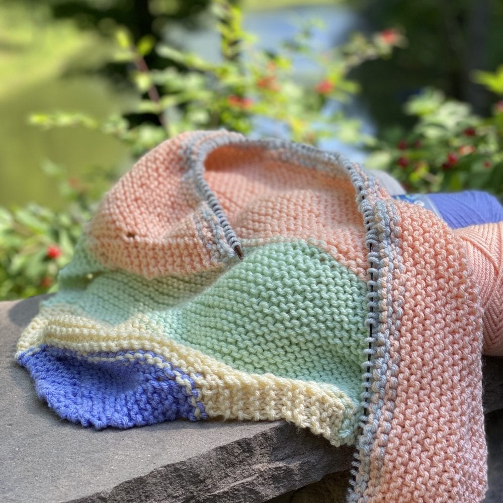 Knitting the Crosswise Stroller Baby Blanket | candyloucreations knitting